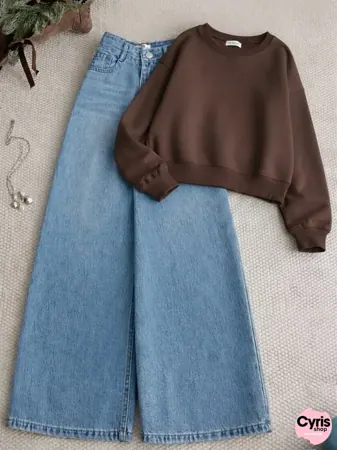 Brown Sweatshirt & Wide-Leg Denim Pants – Cozy Winter Street Style Set