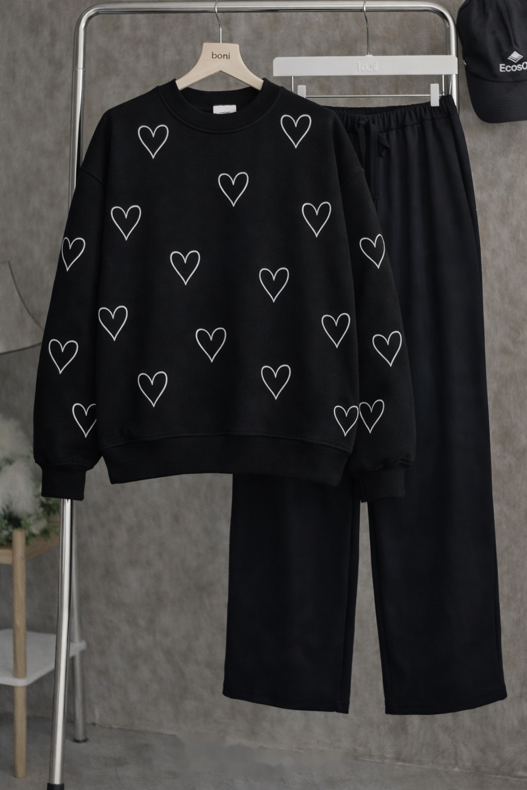 Heart Print Fleece Sweatshirt – Black