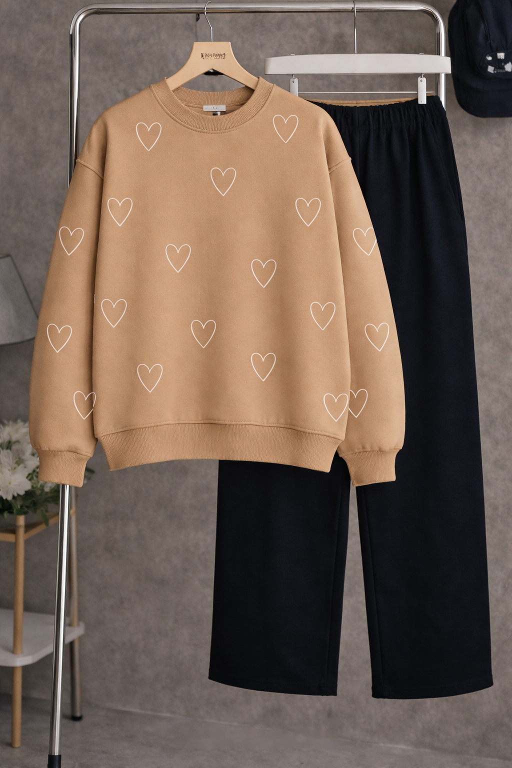 Heart Print Fleece Sweatshirt – Tan