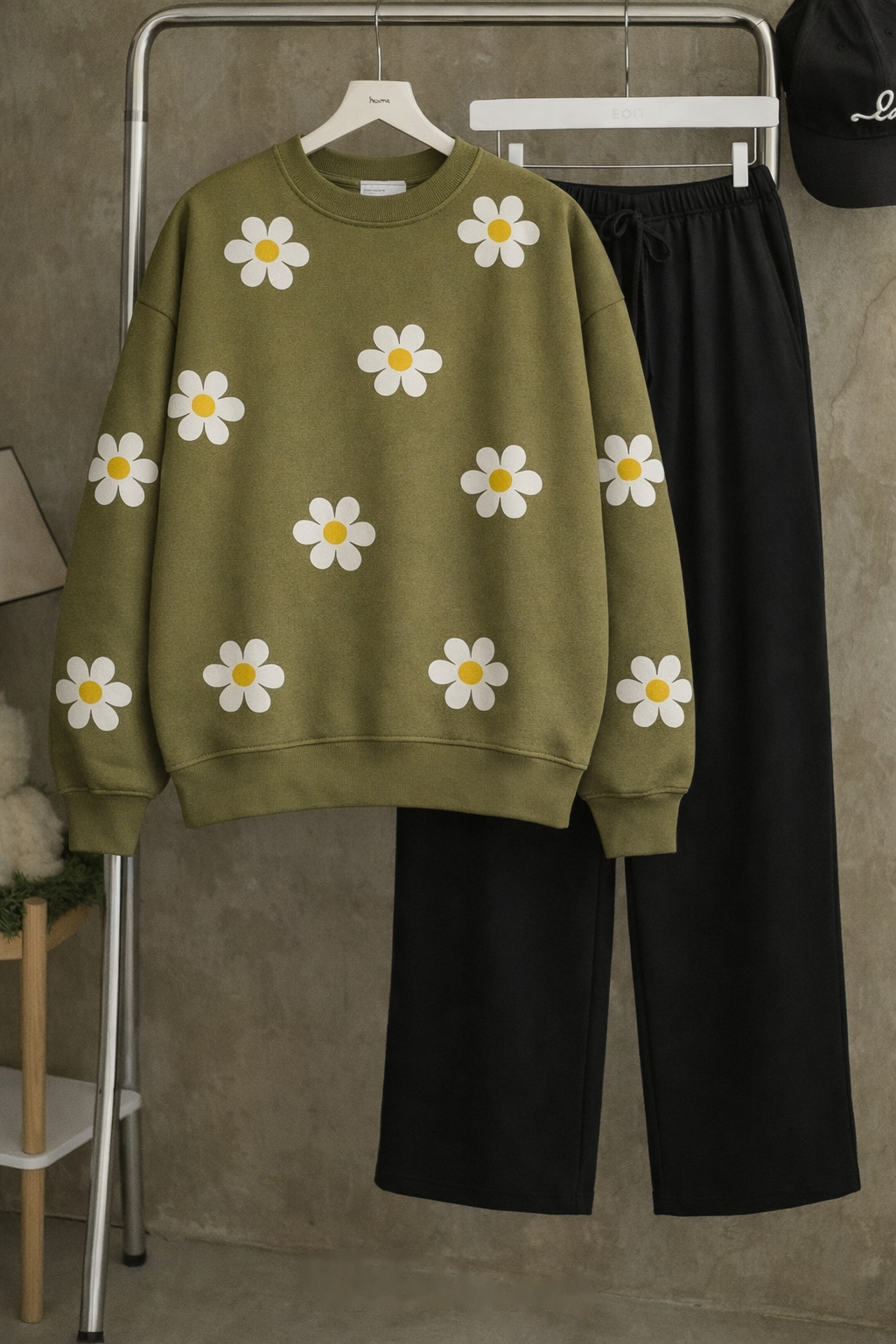 Mehndi Green Daisy Sweatshirt & Trouser Combo