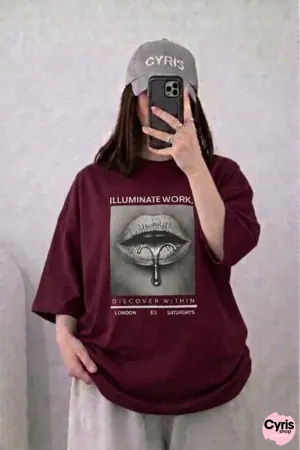 Oversized Drop Shoulder Graphic T-Shirt – Dark Maroon Lips Frame Print